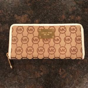 Michael Kors zip wallet